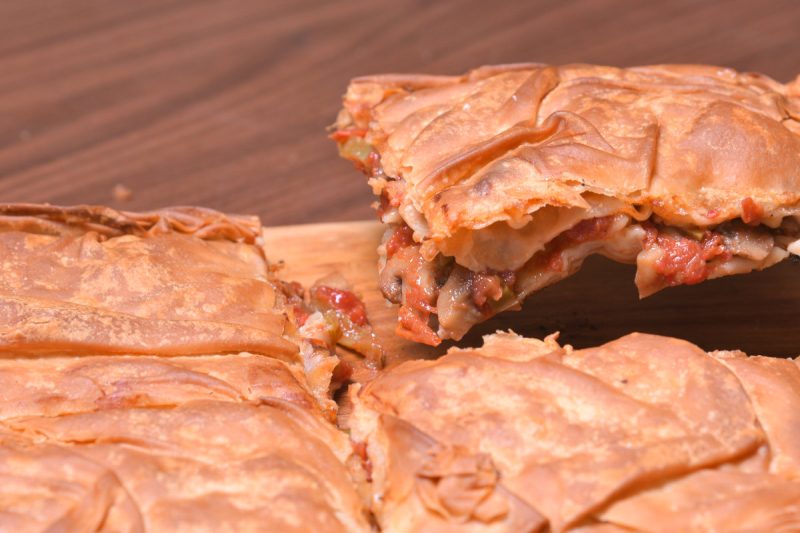 6-piece square Mushroom pie with tomato sauce