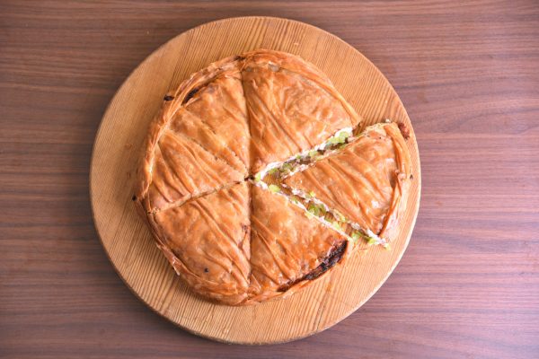 6-piece Mediterranean round cheese pie